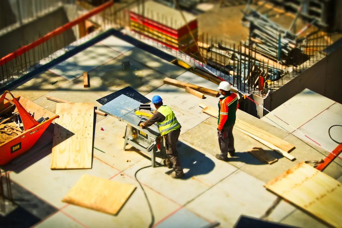 Arbeitskleidung für Handwerker und Industrie - ACX